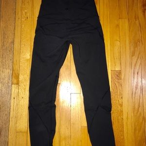 Lulu lemon wonder under mesh  size 4